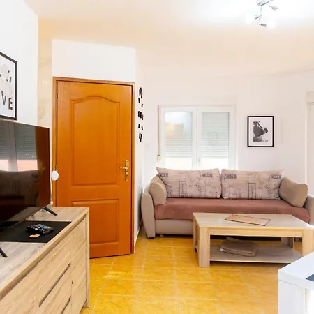 Senad - Mali - Mpolo Apartman