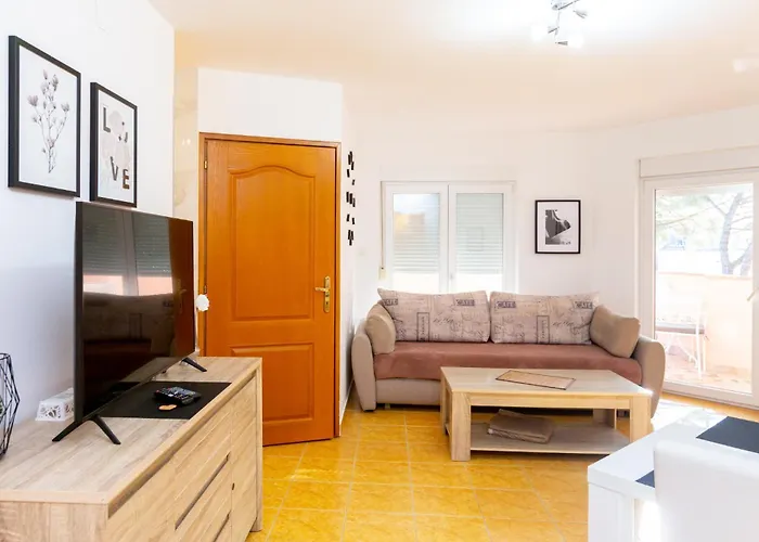 Senad - Mali - Mpolo Apartman